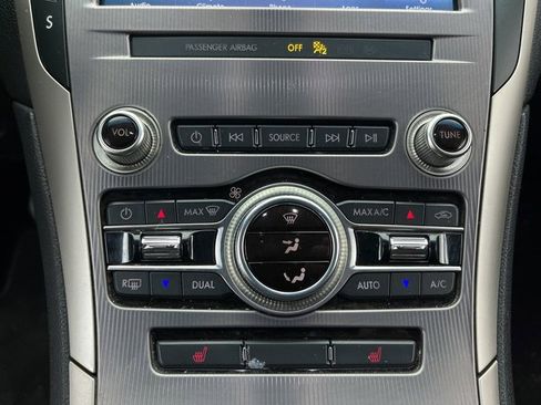 Used 2020 Lincoln MKZ image 19