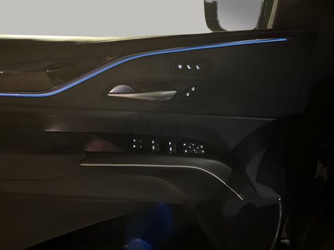 Used 2023 Cadillac Escalade ESV Premium Luxury Platinum image 19