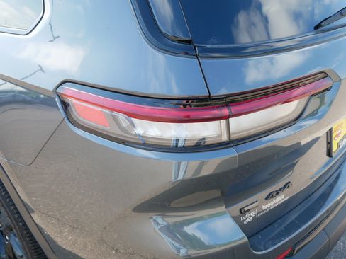 Used 2022 Jeep Grand Cherokee L Laredo image 17