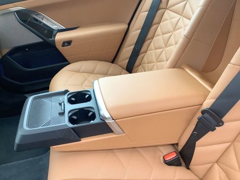 Certified 2023 BMW 740i image 31