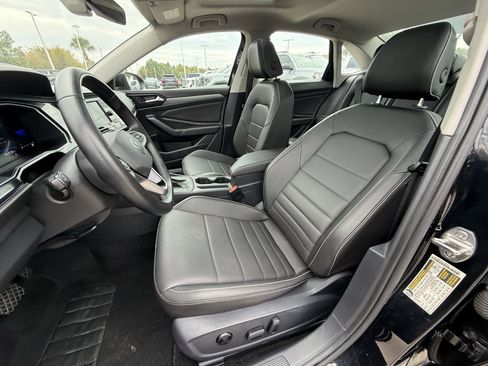 Used 2024 Volkswagen Jetta SE image 29