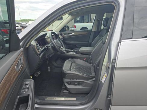 Used 2024 Volkswagen Atlas SEL Premium R-Line image 7