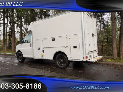 Used 2004 Chevrolet Express 3500 w/ Chrome Appearance Package image 11