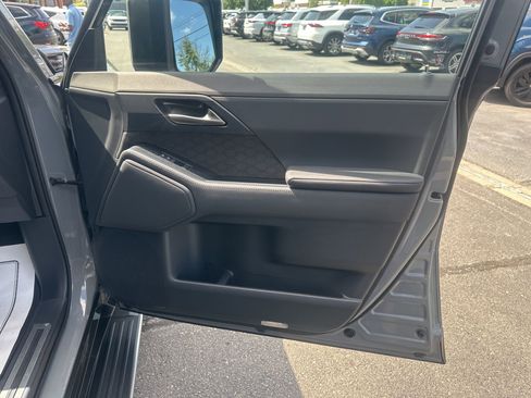 Used 2024 Lexus GX 550 w/ Accessory Package (31) image 13