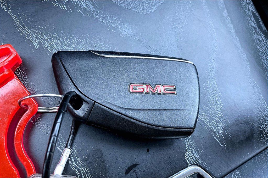 Used 2024 GMC Yukon Denali AWD/4WD image 12