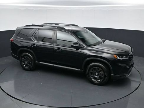 Used 2025 Honda Pilot TrailSport image 35
