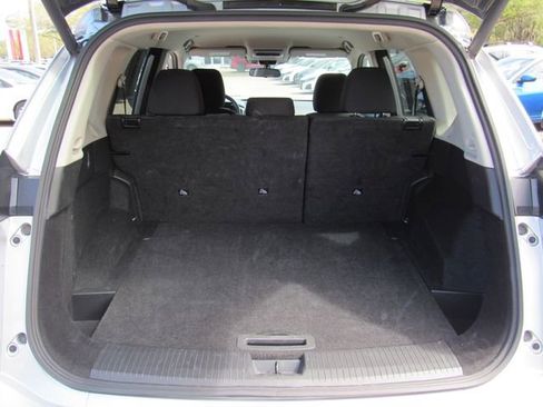 Used 2024 Nissan Rogue SV image 5