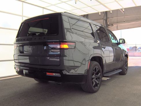 Used 2024 Jeep Wagoneer Series II RWD image 10