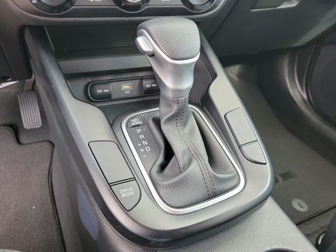 Used 2025 Kia Soul LX w/ LX Technology Package FWD image 19