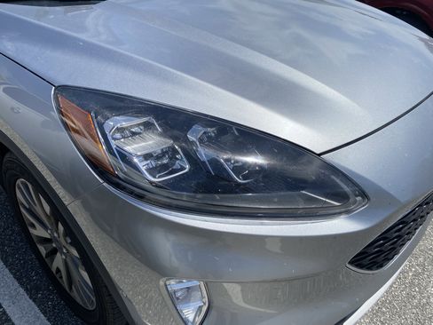 Used 2021 Ford Escape Titanium FWD image 16