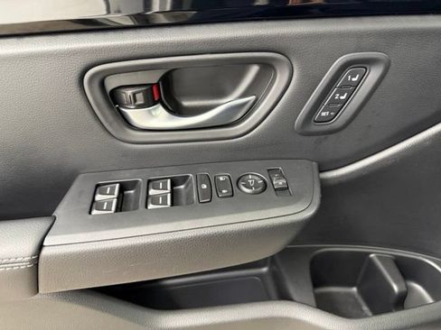 Used 2025 Honda Pilot Touring image 36