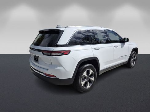 Used 2022 Jeep Grand Cherokee Limited 4xe w/ Luxury Tech Group II image 4