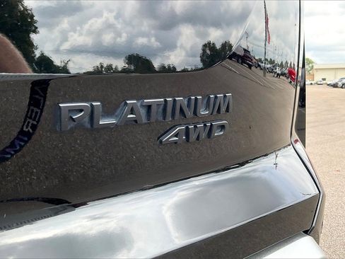 Used 2024 Nissan Pathfinder Platinum image 14