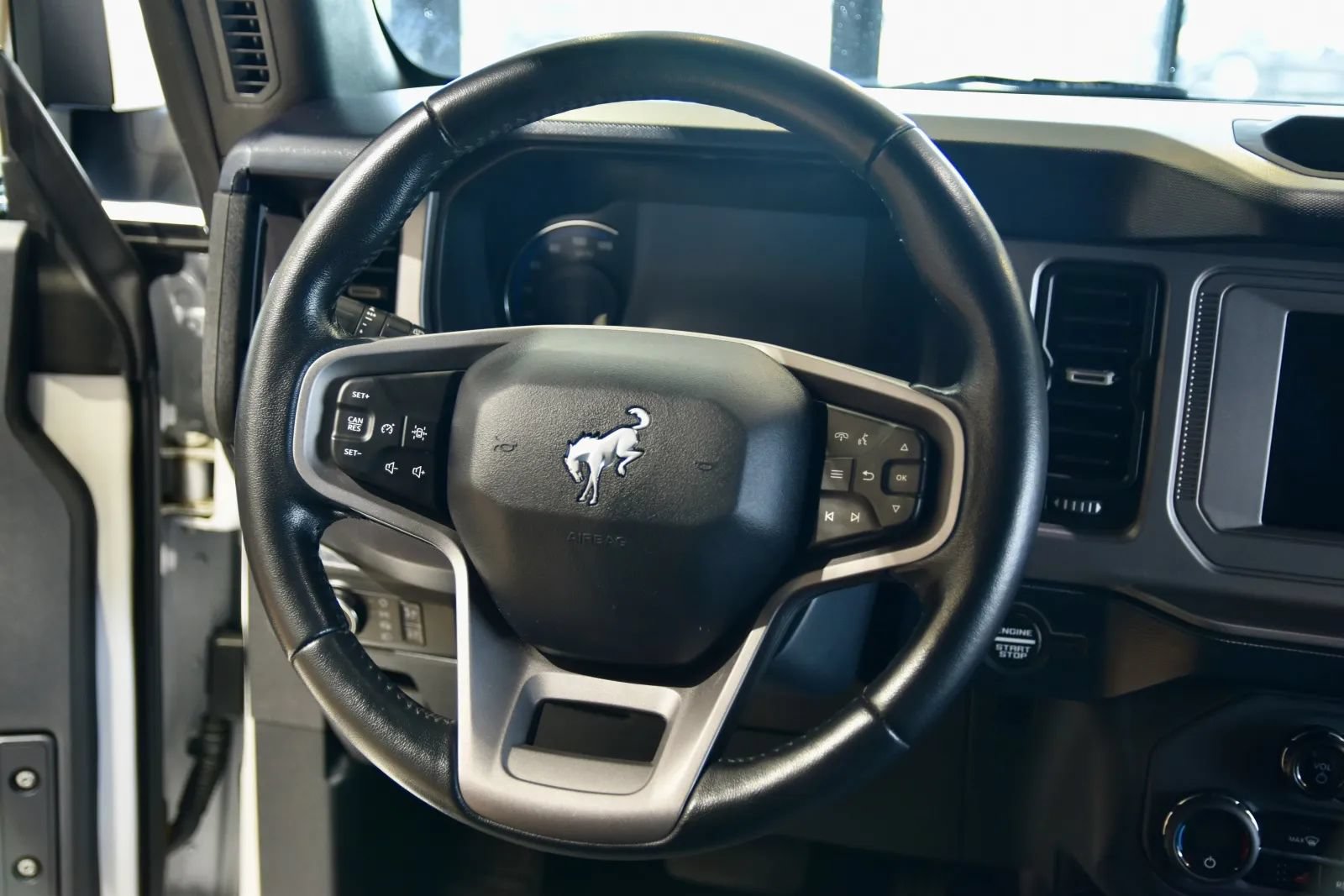 Used 2023 Ford Bronco Outer Banks AWD/4WD image 22