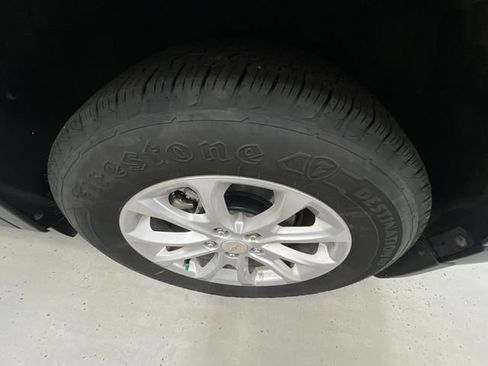 Used 2018 Chevrolet Equinox LT FWD image 32