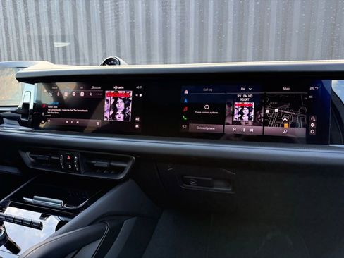 Used 2025 Porsche Cayenne GTS image 34