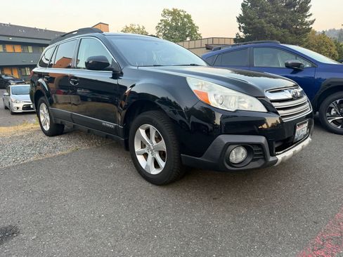 Used 2013 Subaru Outback 3.6R Limited AWD/4WD image 4