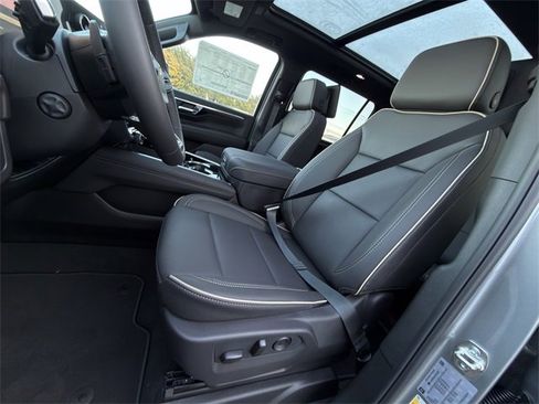 New 2026 Chevrolet Suburban Premier image 19