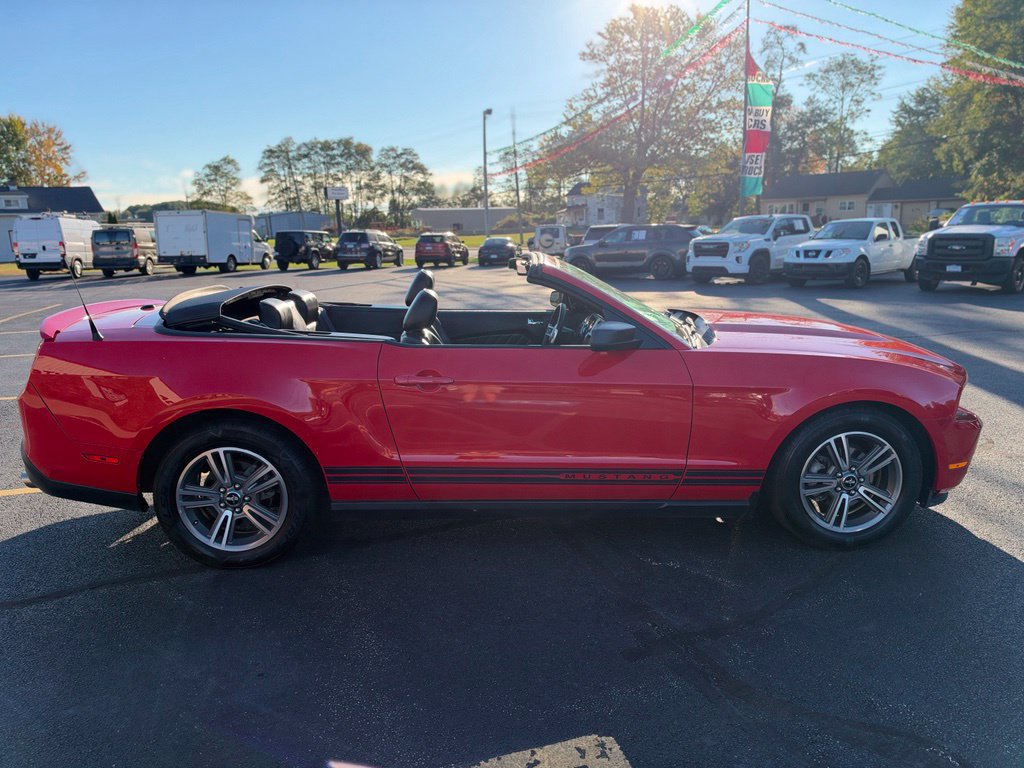 Used 2010 Ford Mustang Convertible RWD image 8