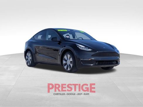 Used 2023 Tesla Model Y Long Range image 7