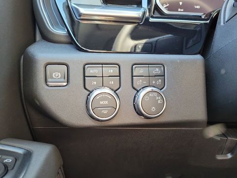New 2026 GMC Sierra 1500 SLE w/ X31 Off-Road Package AWD/4WD image 15