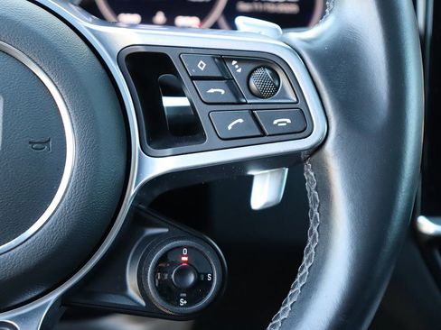 Used 2021 Porsche Cayenne Coupe image 16