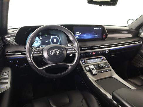 Used 2023 Hyundai Palisade Calligraphy image 2