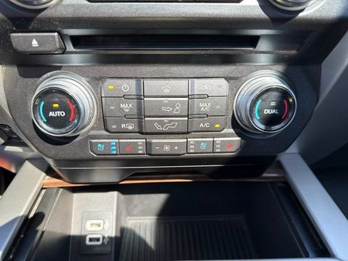 Used 2018 Ford F150 Lariat w/ Equipment Group 502A Luxury AWD/4WD image 18