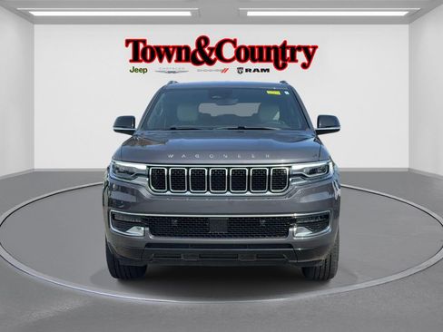 Certified 2025 Jeep Wagoneer 4WD image 3