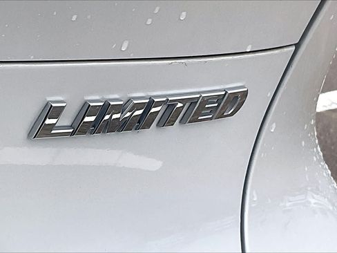 Used 2023 Toyota Venza Limited AWD/4WD image 7
