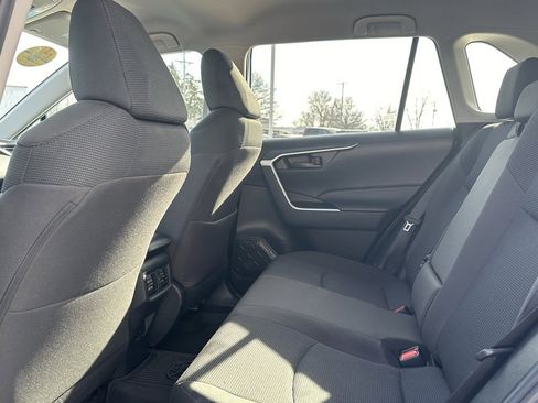 Used 2021 Toyota RAV4 LE image 12