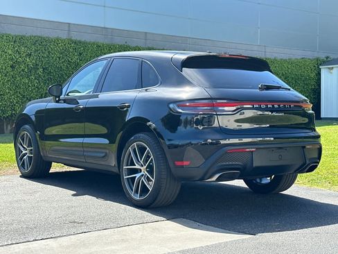 Certified 2022 Porsche Macan AWD/4WD image 3