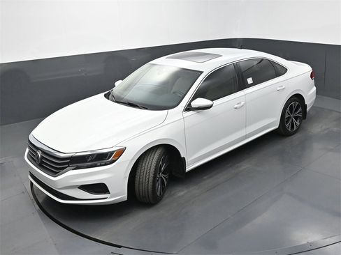 Used 2020 Volkswagen Passat 2.0T SEL image 32