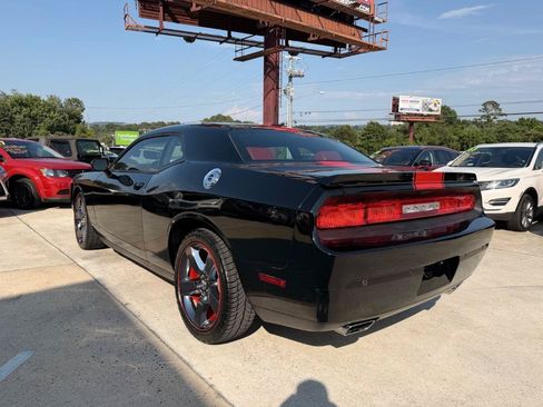 Used 2014 Dodge Challenger SXT RWD image 8