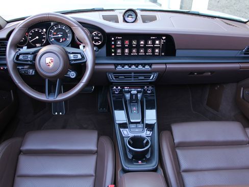 Certified 2022 Porsche 911 Carrera GTS image 22