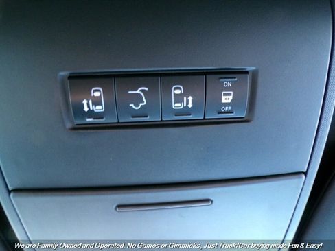 Used 2020 Dodge Grand Caravan SXT image 34