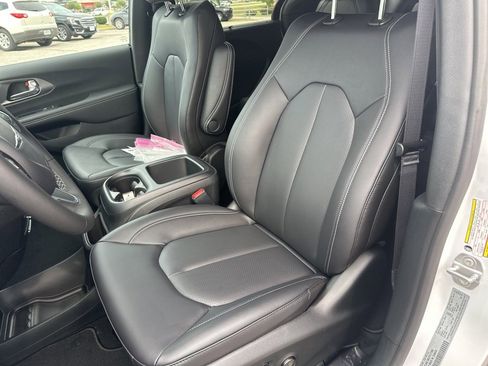 New 2026 Chrysler Pacifica Select image 62