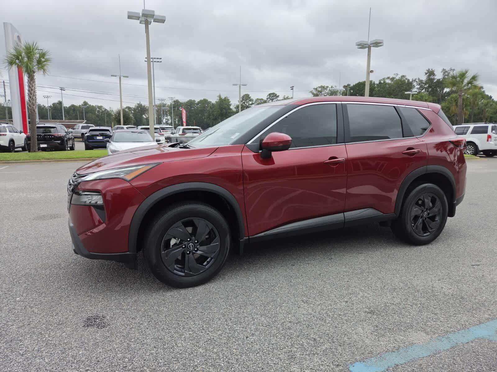 Used 2026 Nissan Rogue SV FWD image 2