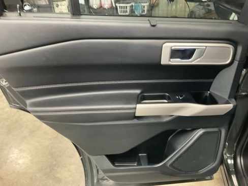 Used 2023 Ford Explorer Limited w/ Equipment Group 301A AWD/4WD image 10