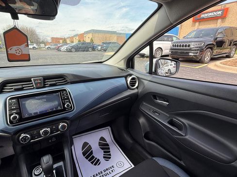 Used 2025 Nissan Versa SV image 18