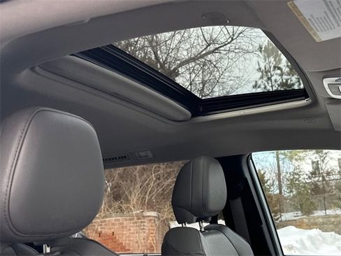 Certified 2025 Toyota Sienna XLE image 11