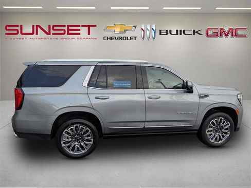 Used 2023 GMC Yukon Denali Ultimate w/ LPO, Floor Liner Package AWD/4WD image 8