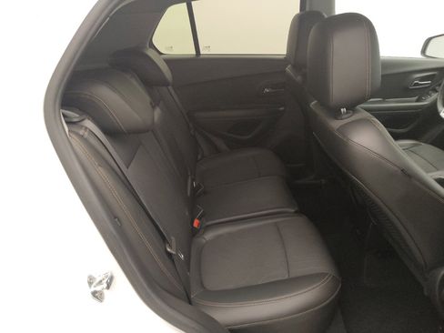Used 2021 Chevrolet Trax LT w/ LT Convenience Package FWD image 19