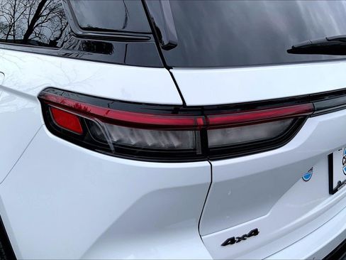 Used 2025 Jeep Grand Cherokee Limited w/ Black Appearance Package image 27