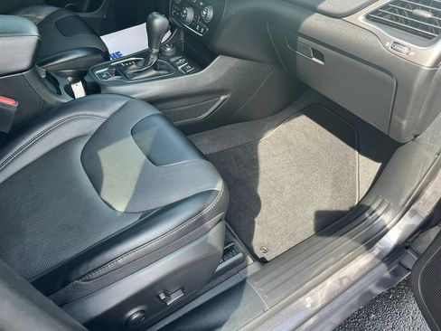 Used 2022 Jeep Cherokee Latitude Lux image 25