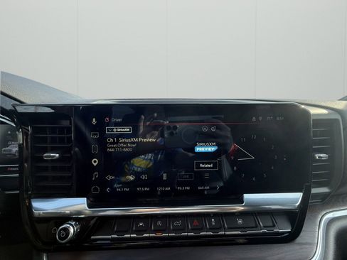 Used 2025 GMC Sierra 1500 SLT image 12