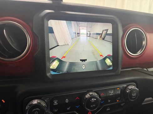 Used 2022 Jeep Gladiator Rubicon w/ Cold Weather Group AWD/4WD image 5