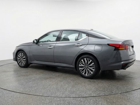 Used 2025 Nissan Altima 2.5 SV FWD image 6