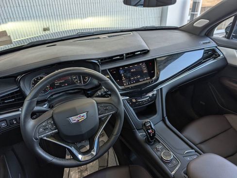 Used 2023 Cadillac XT6 Premium Luxury image 13