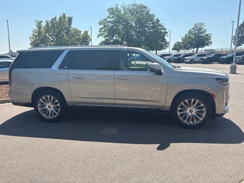 Used 2021 Cadillac Escalade ESV Premium Luxury w/ Driver Assist Tech Package AWD/4WD image 6